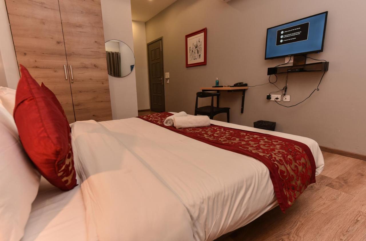 Hotel Red Saffron Нью-Дели Экстерьер фото