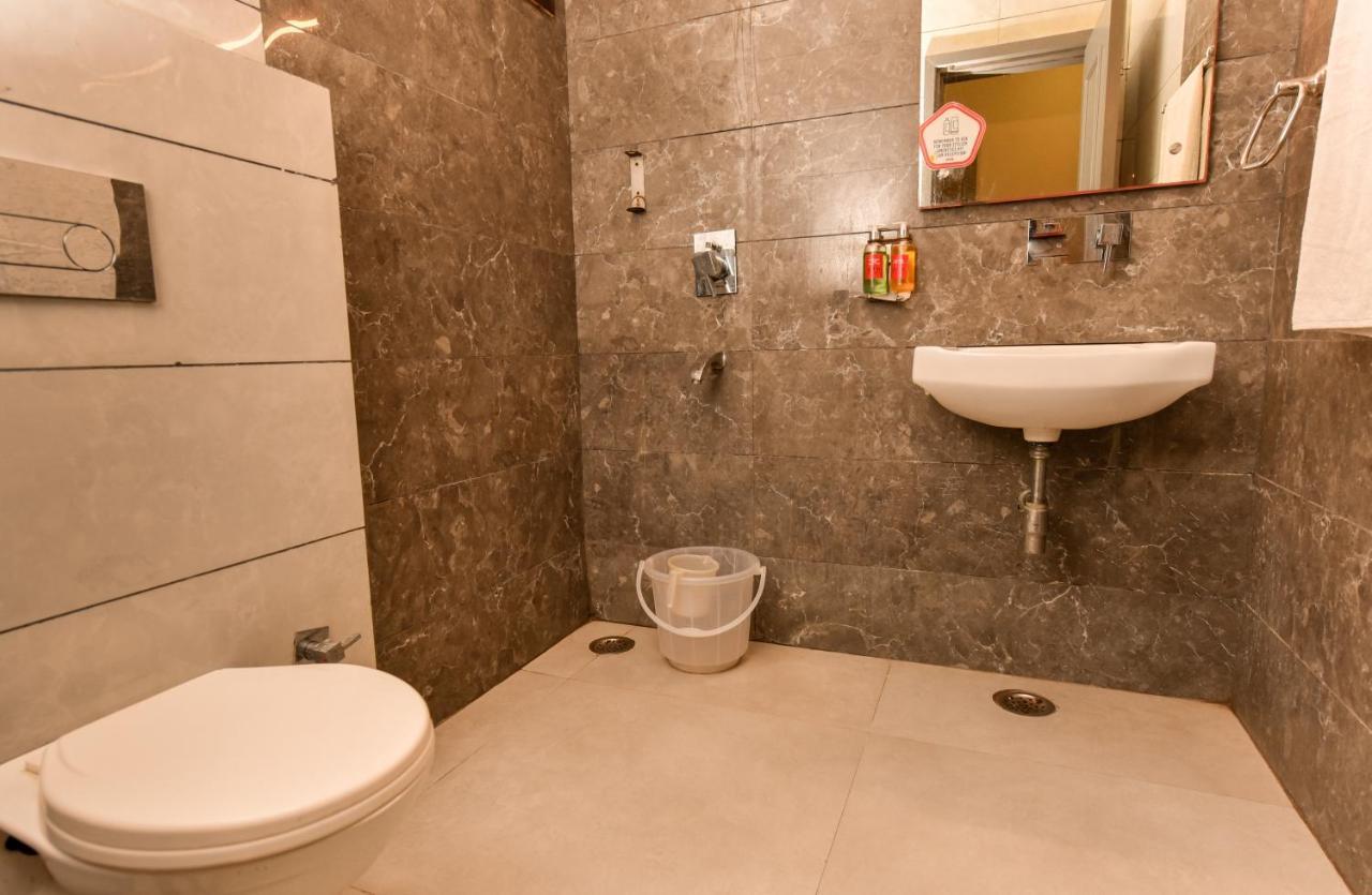 Hotel Red Saffron Нью-Дели Экстерьер фото